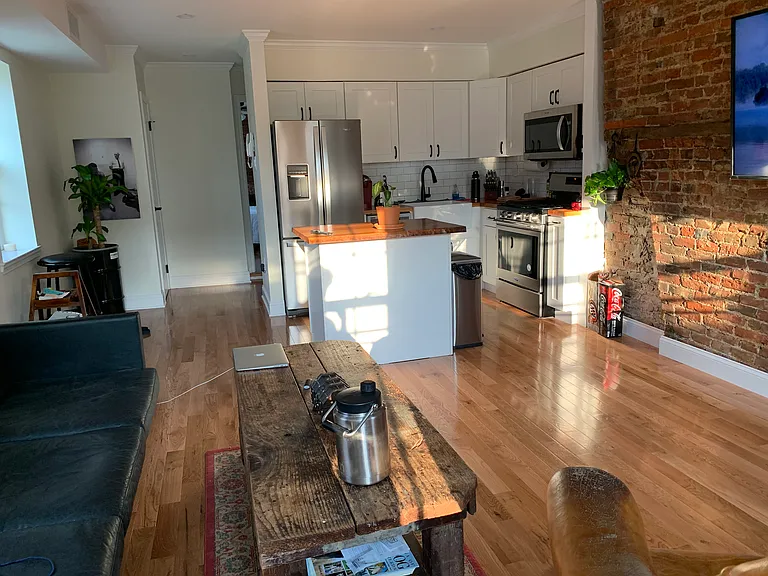 138 Bainbridge St #2 — Photo 2
