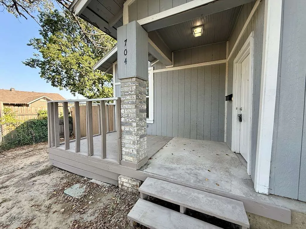 319 Woodard Avenue - 1 — Photo 2