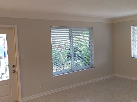 Living Room 18' x 11'-6"