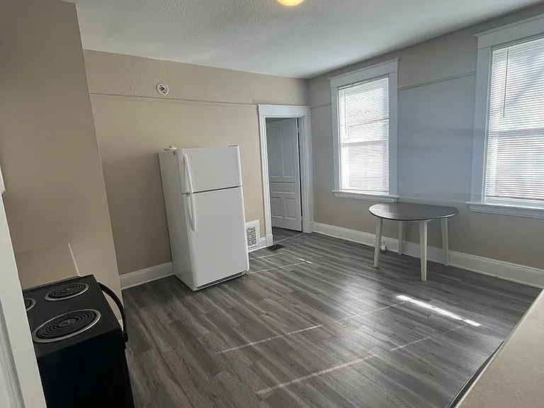 235 Emming St — Photo 11