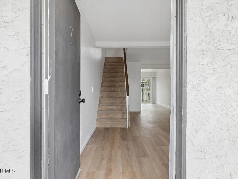 201 S Ventura Rd #7 — Photo 5
