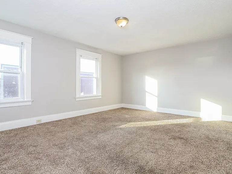 655812_025_main_bedroom_13136621.jpg