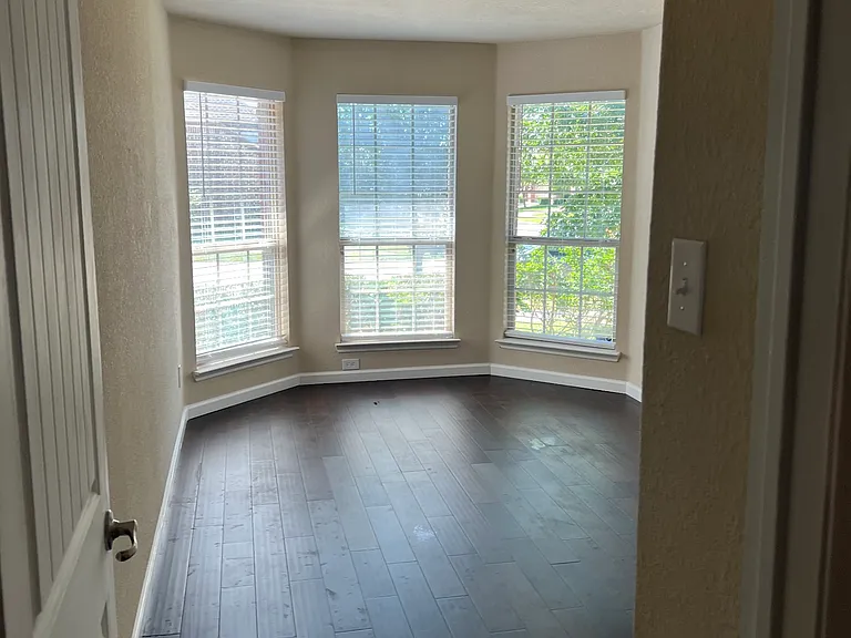 1501 Applegate Way — Photo 10