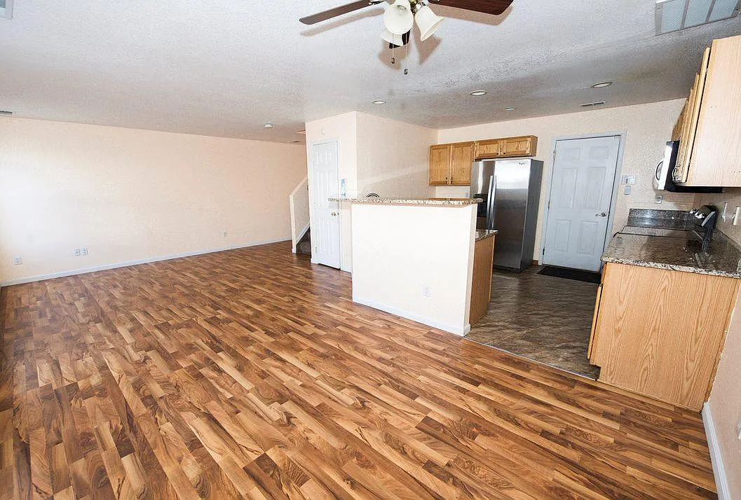 3 bed, 1400 sqft, $2,600 — Photo 3