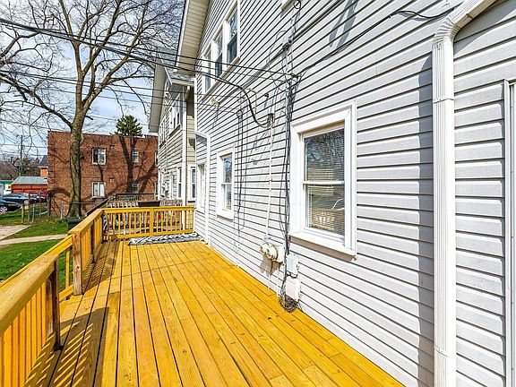 3rd image of 2507 Indianola Ave