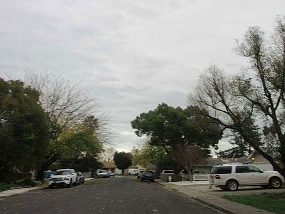 Exterior Neighborhood (street photo)