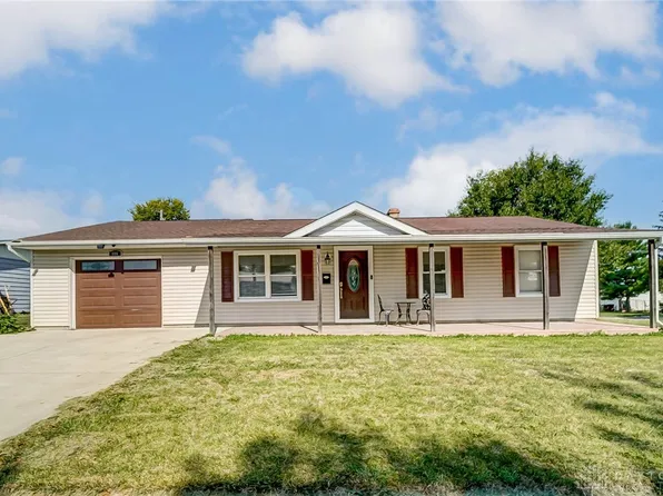 806 Bellows Dr, New Carlisle, OH 45344