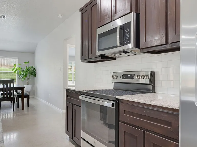 1645 Dryden Ave — Photo 7