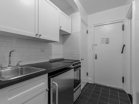 4th image of 310 E 44th St APT 816