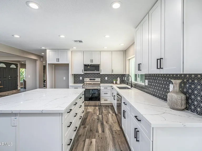 5017 E Acoma Dr — Photo 4