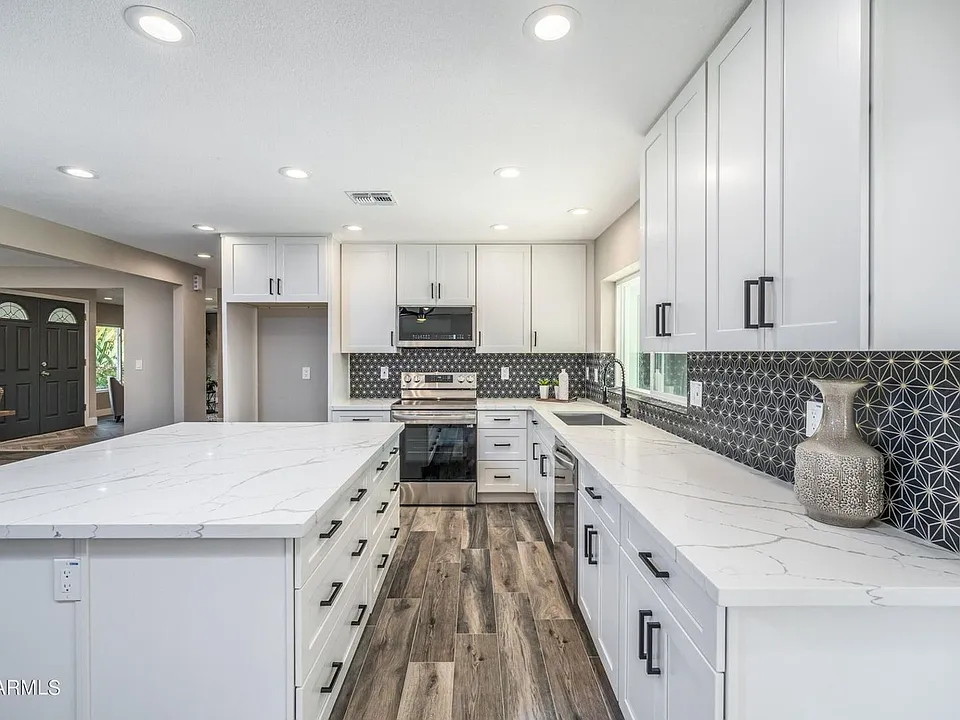 5017 E Acoma Dr