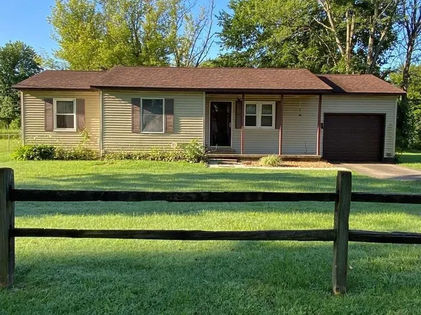 1401 S Pine St, Centralia, IL 62801