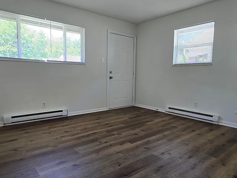 301 S Gray St — Photo 4