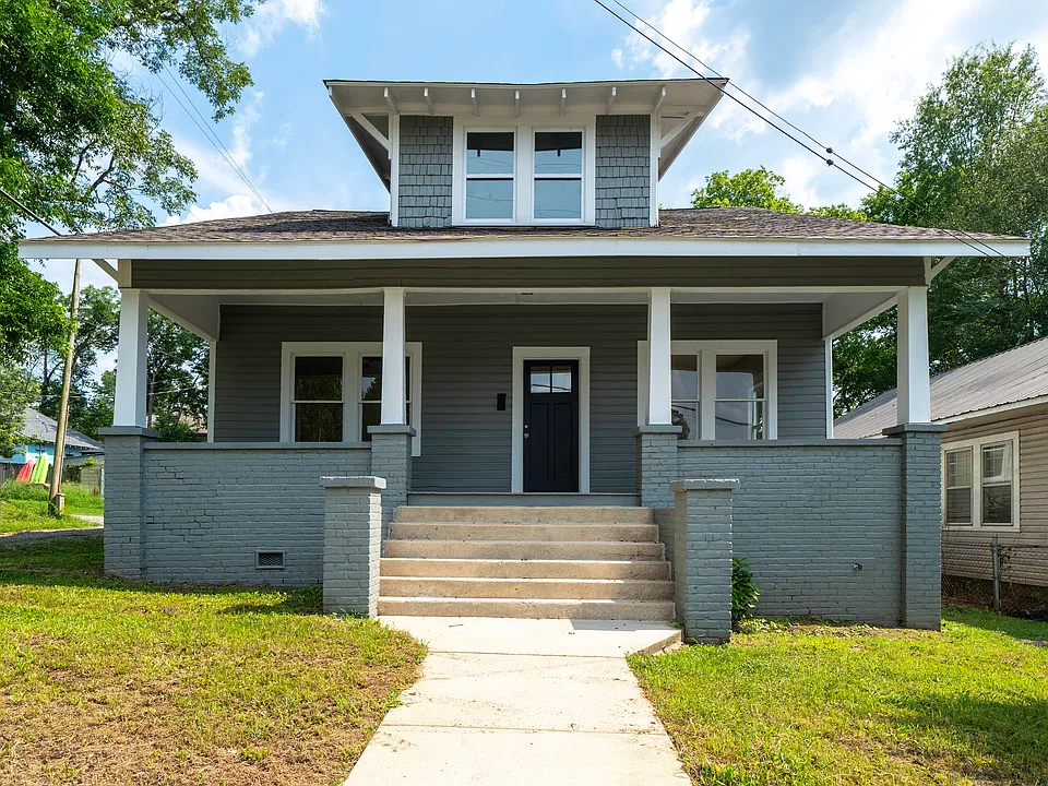 305 20th St E