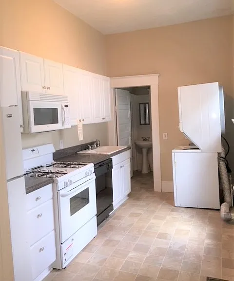 1080 Curran St NW — Photo 5