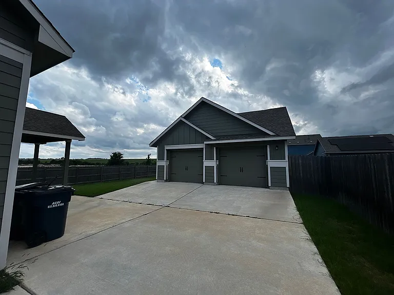 1321 Weatherford Ln — Photo 31