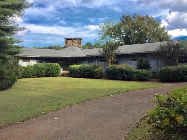 1111 W Lakeshore Dr — Photo 1