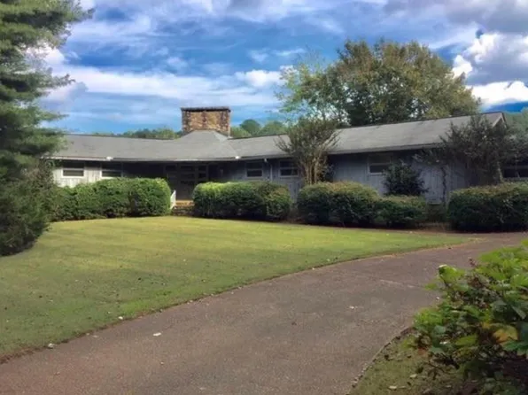 1111 W Lakeshore Dr, Dalton, GA 30720