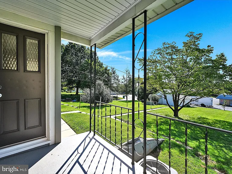 1320 Harding Ave — Photo 8