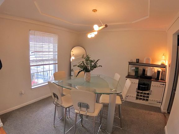 5th image of 20 Mellowbrook Dr