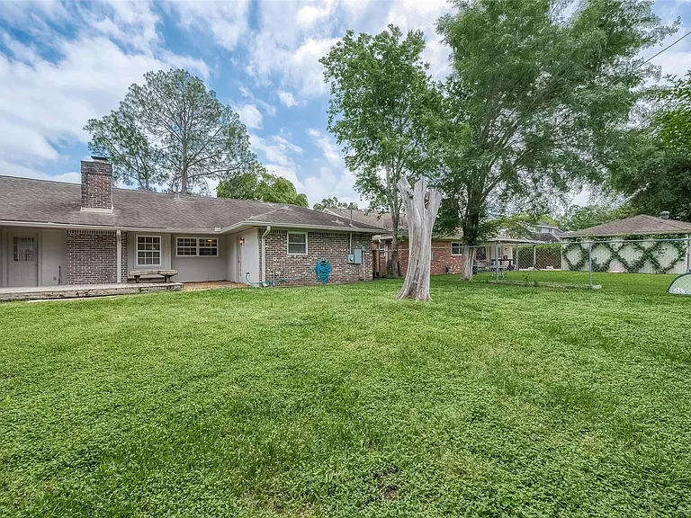 10306 Bob White Dr — Photo 22