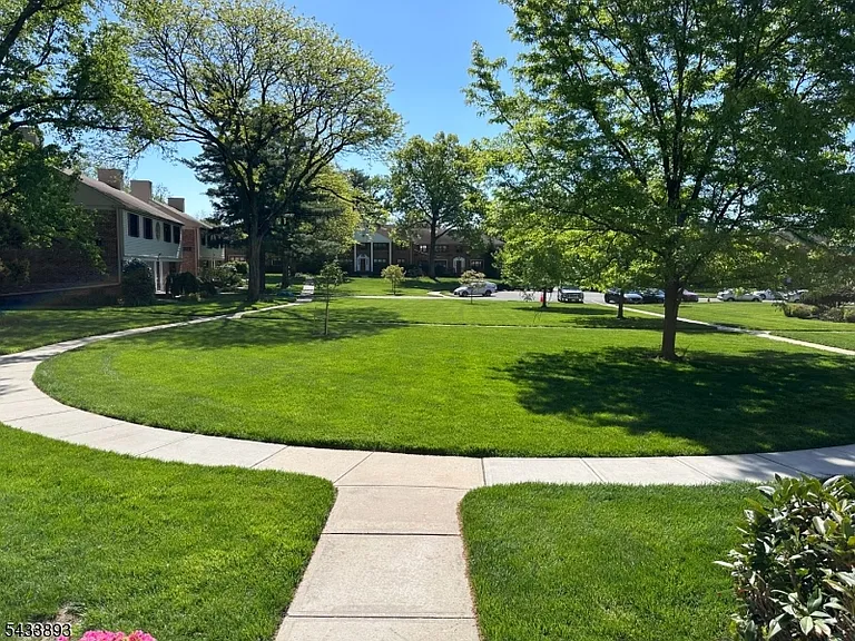 57B Sandra Cir #4 — Photo 4
