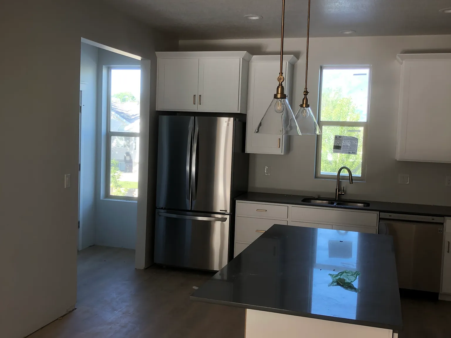 3 bed, 2.5 bath, 2050 sqft, $2,200 — Photo 2