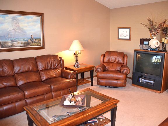 4th image of 240 Fairlawn Ct