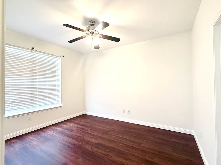 10105 Samantha Dr — Photo 22