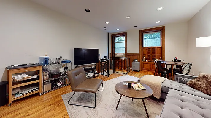 Rented by Bond New York | media 17