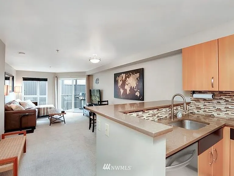 4020 Aurora Ave N #303 — Photo 8