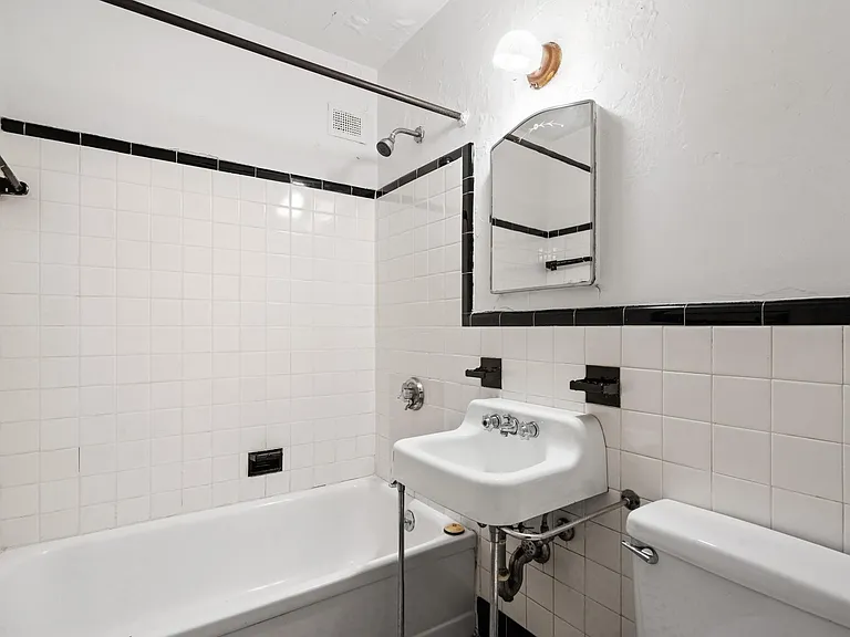 50 Follen St #216 — Photo 6