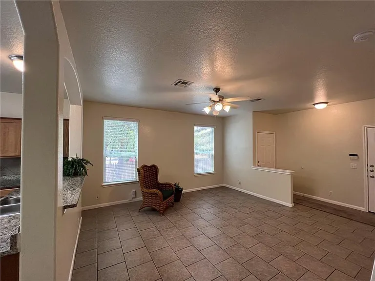 2400 Allred Dr #B — Photo 9