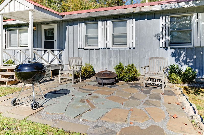 3rd image of 104 Marion Avenue