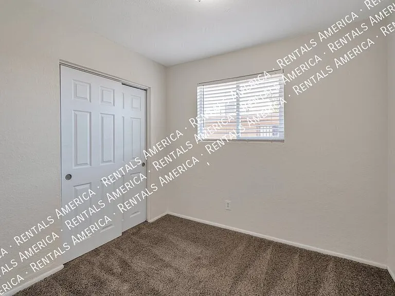311 W Bealey Ave — Photo 9