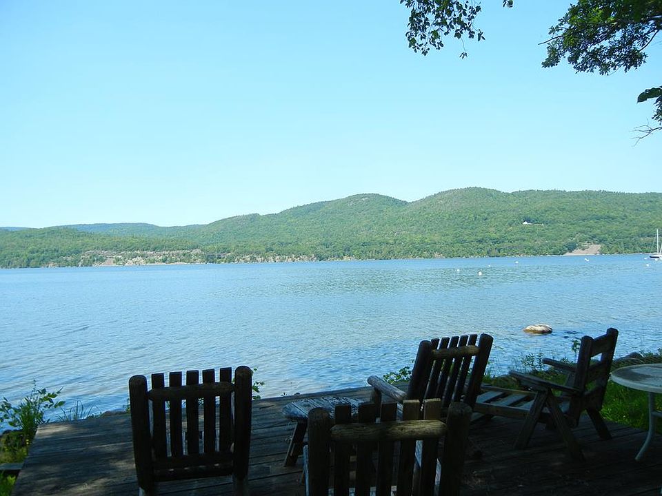 1st image of 215 Corlear Dr