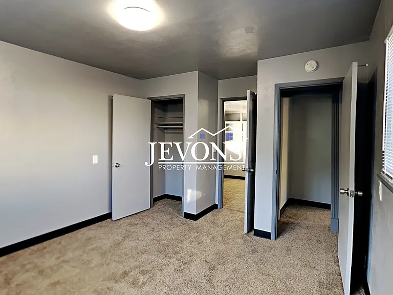 1017 E Spruce St #1/2 — Photo 12