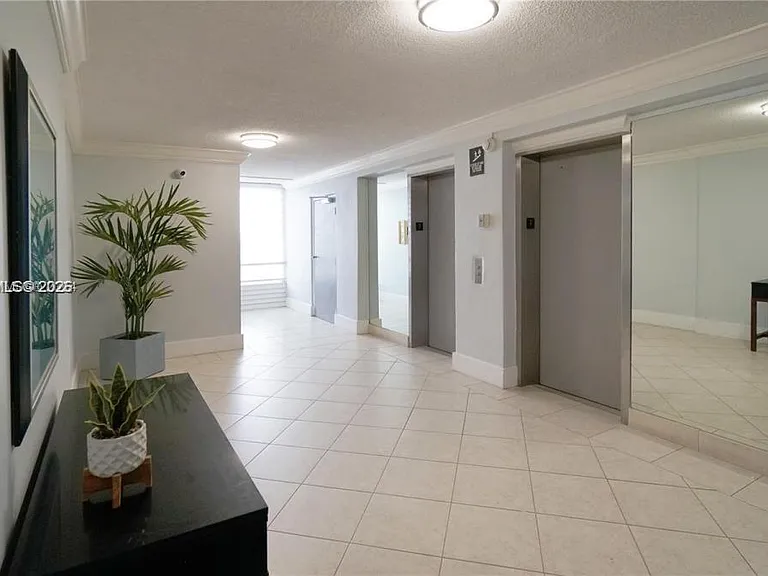 2020 NE 135th St #710 — Photo 15