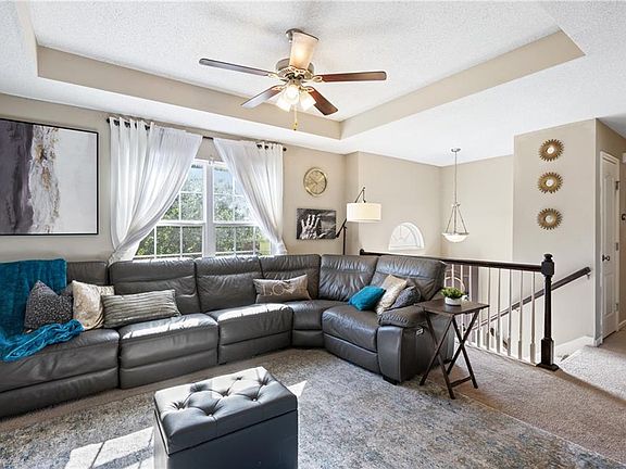 3rd image of 608 Fall Creek Dr
