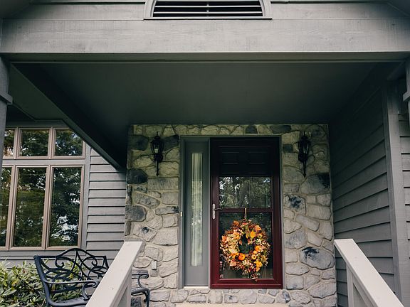 3rd image of 307 Baker Ln
