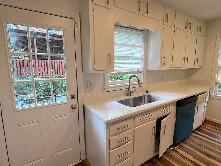 252 Westwood Dr — Photo 5