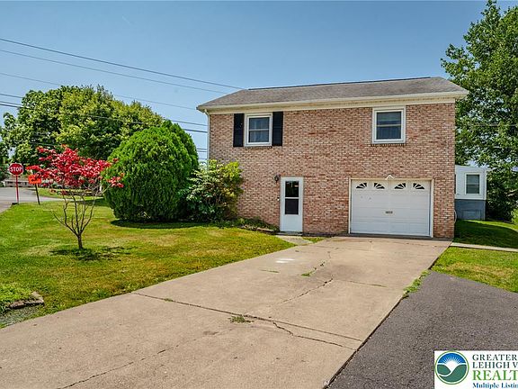 3rd image of 50 Lincoln Dr
