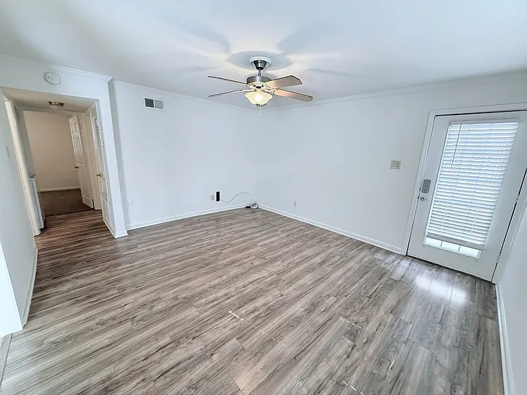 1100 Park Ln #201 — Photo 3