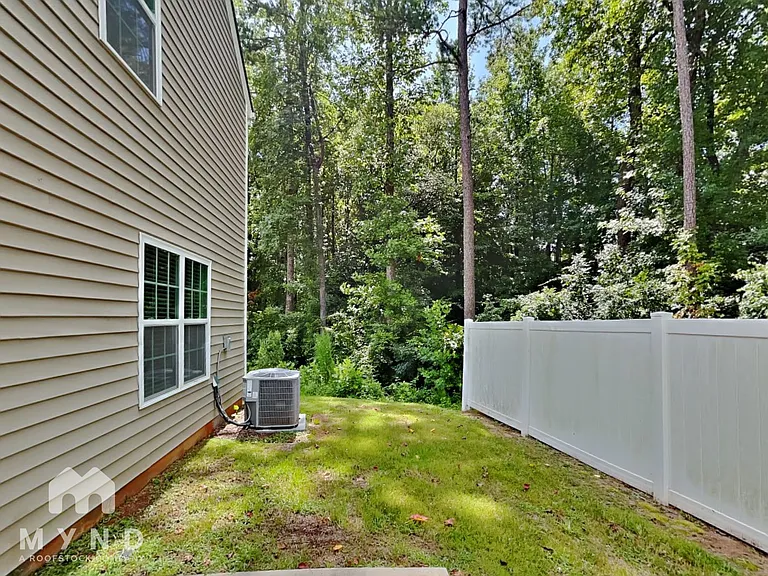 1052 Jaxson Terry Ln — Photo 16