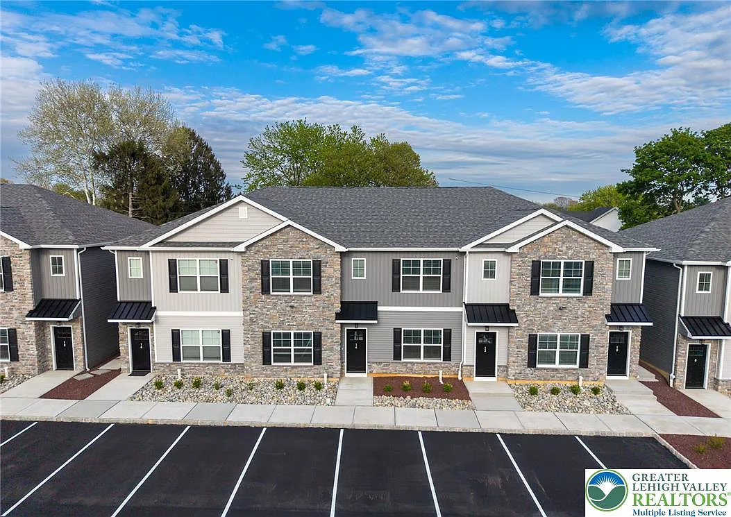 2 bed, 2.5 bath, 1380 sqft, $2,500 — Photo 3