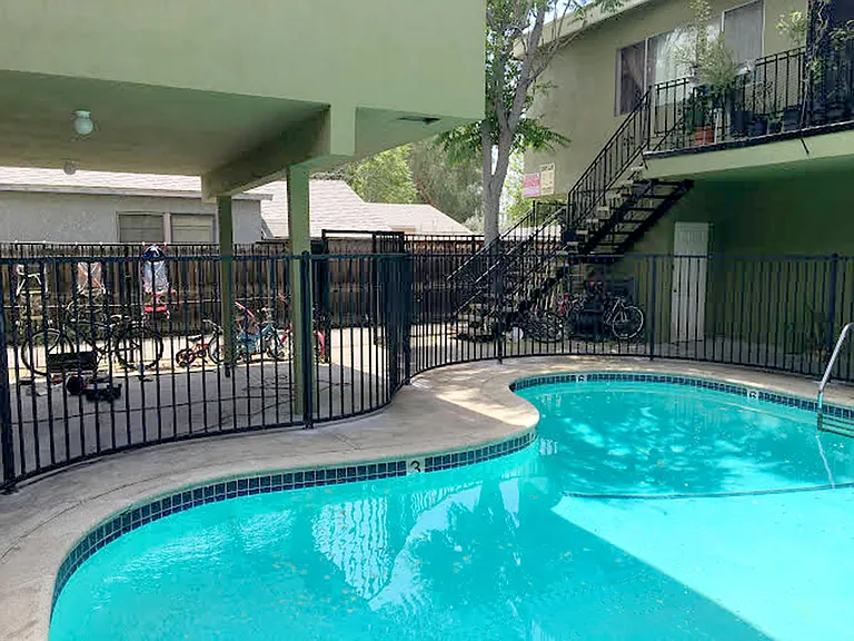 6925 Baird Ave #5 — Photo 5