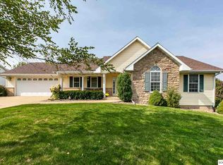 6099 Stockwood Dr, Dubuque, IA 52002