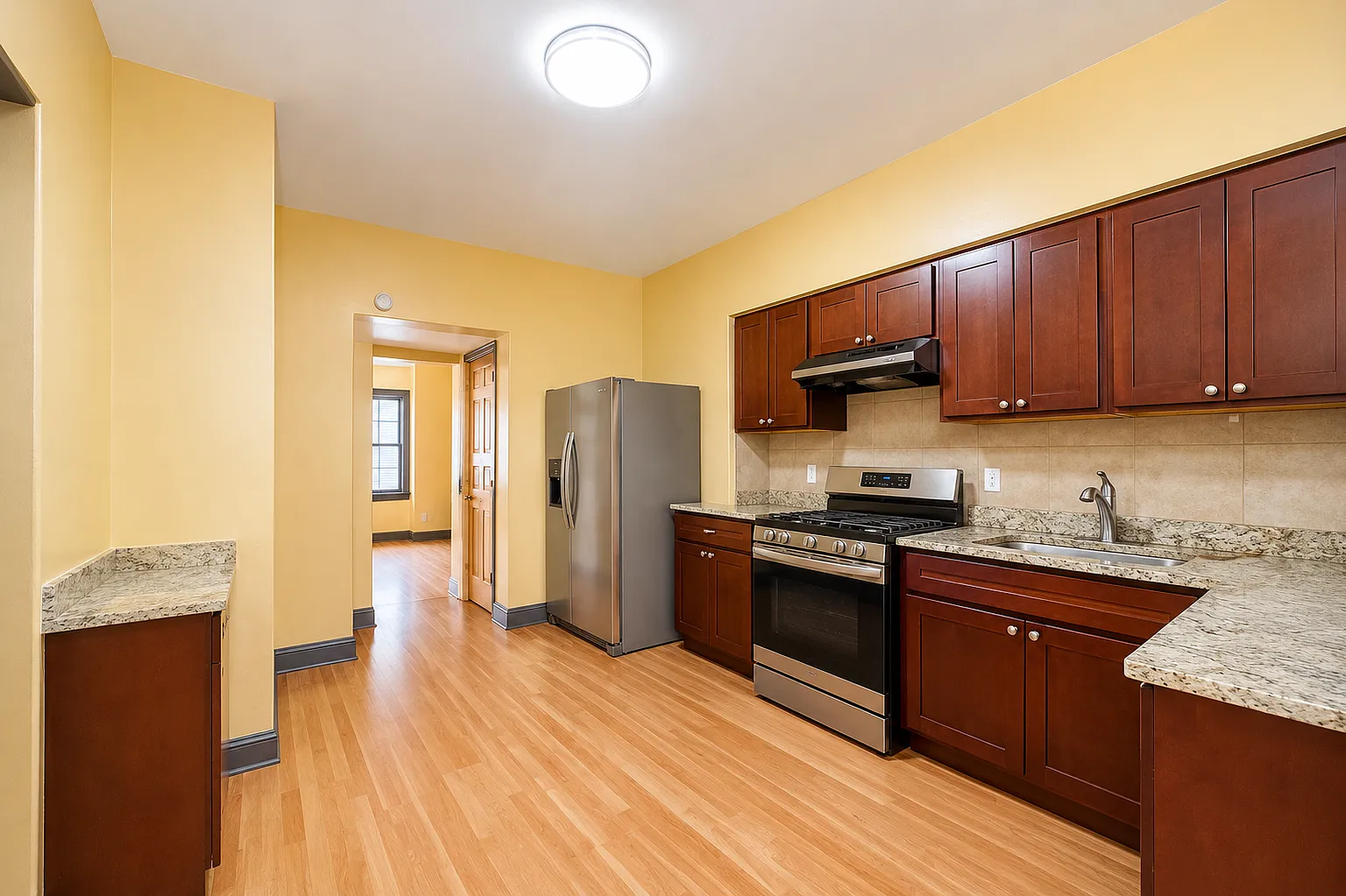 2 bed, 650 sqft, $1,300 — Photo 3