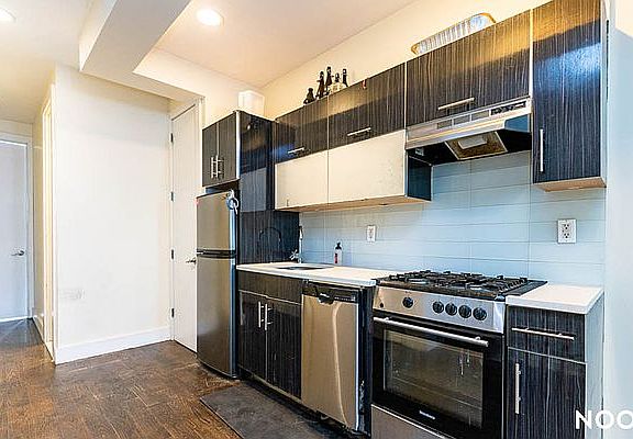 3rd image of 287 Troutman St APT 1R