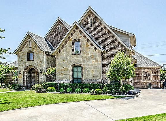 2nd image of 1604 Willow Glen Ct